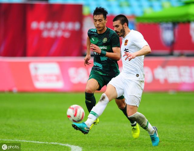 bob体育官方-杭州绿城首次胜利，队伍士气高涨(形容队伍士气高涨)