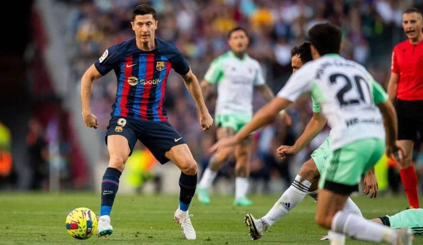 包含奥萨苏纳接连落败，保级形势堪忧的词条